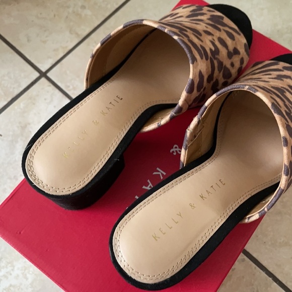 Kelly & Katie Borea Cheetah Mule Sandal - Picture 4 of 5